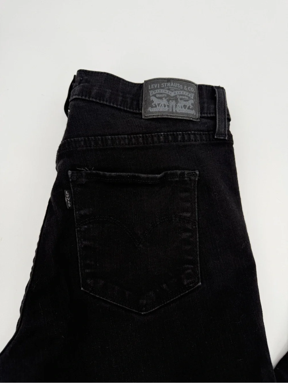 Levi’s Jeans Women’s 30 Black 312 Shaping Slim Tag 30x32 Stretch Denim Mid Rise